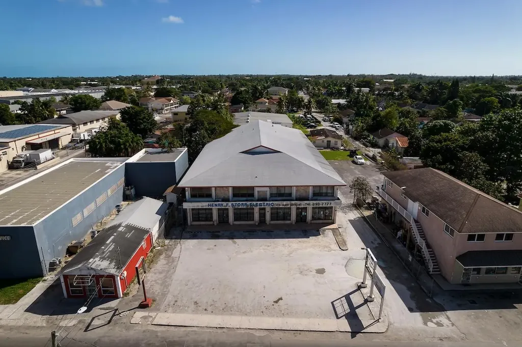 Mackey Street Commercial New Providence Paradise Island BS