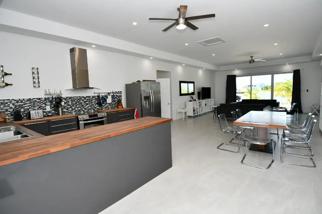 Galleon West - Canal Home Abaco BS