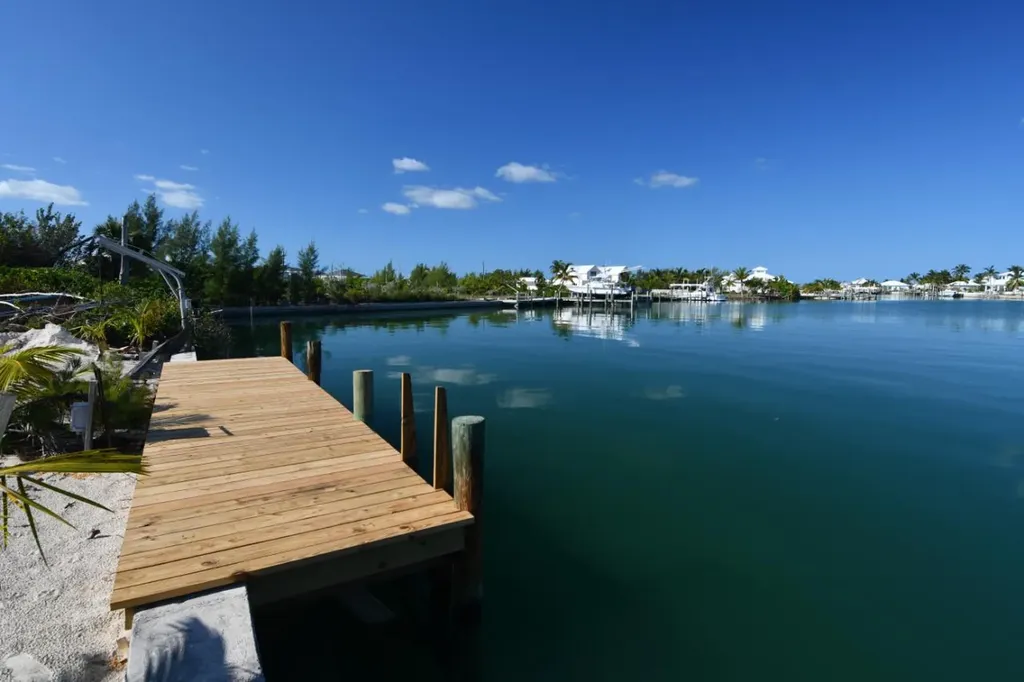 Galleon West - Canal Home Abaco BS