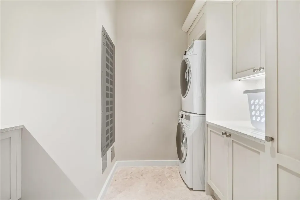 Honeycomb, Albany New Providence Paradise Island BS