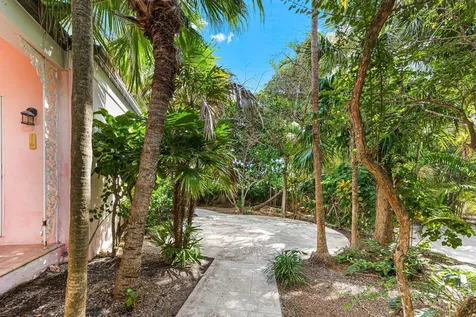 Blackbeards Cove New Providence Paradise Island BS