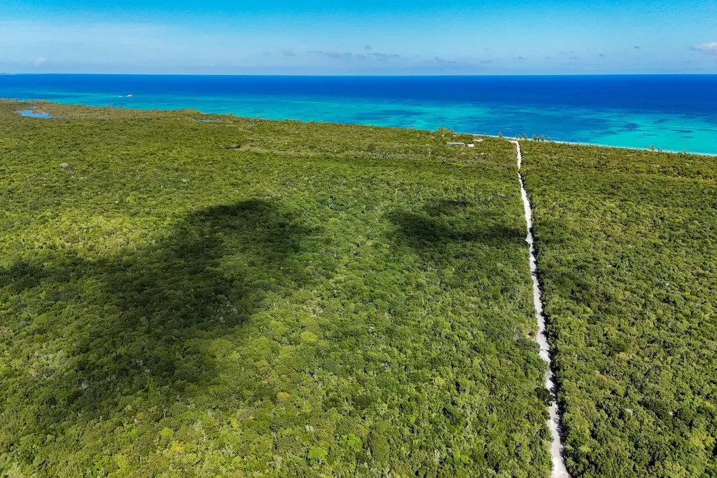 35 Acres Bannerman Town Eleuthera BS