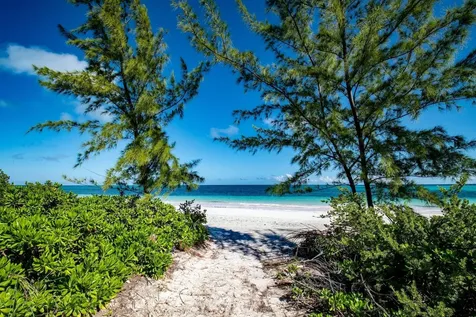 35 Acres Bannerman Town Eleuthera BS