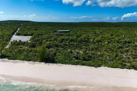 35 Acres Bannerman Town Eleuthera BS