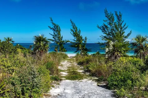 35 Acres Bannerman Town Eleuthera BS