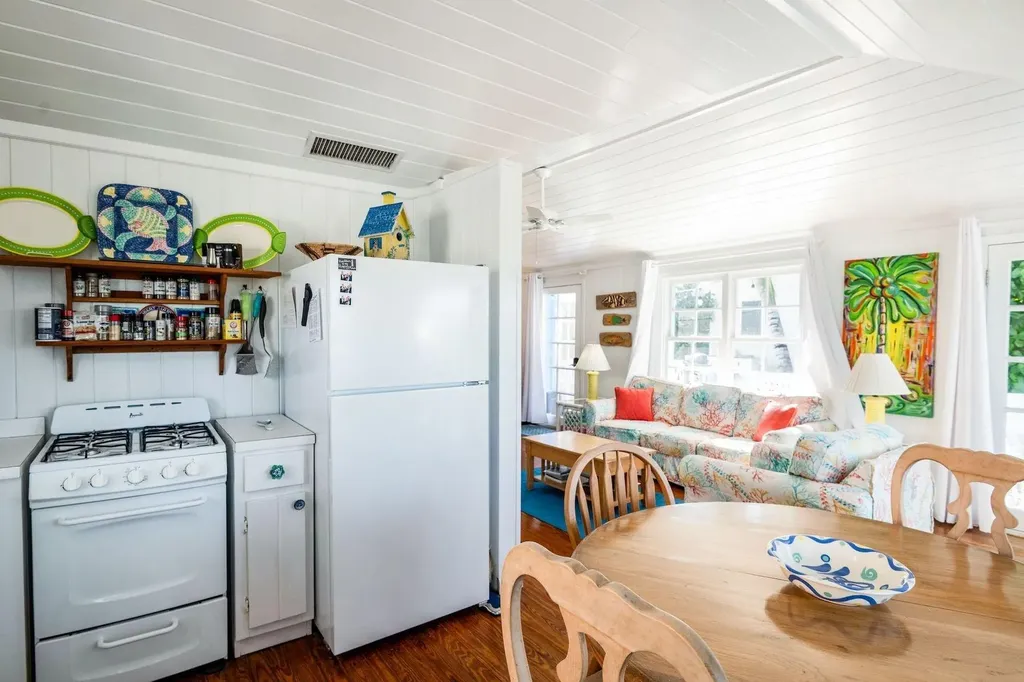 Baystreet Tellin Abaco BS