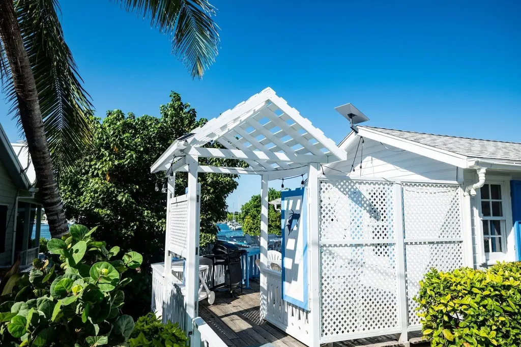 Baystreet Tellin Abaco BS