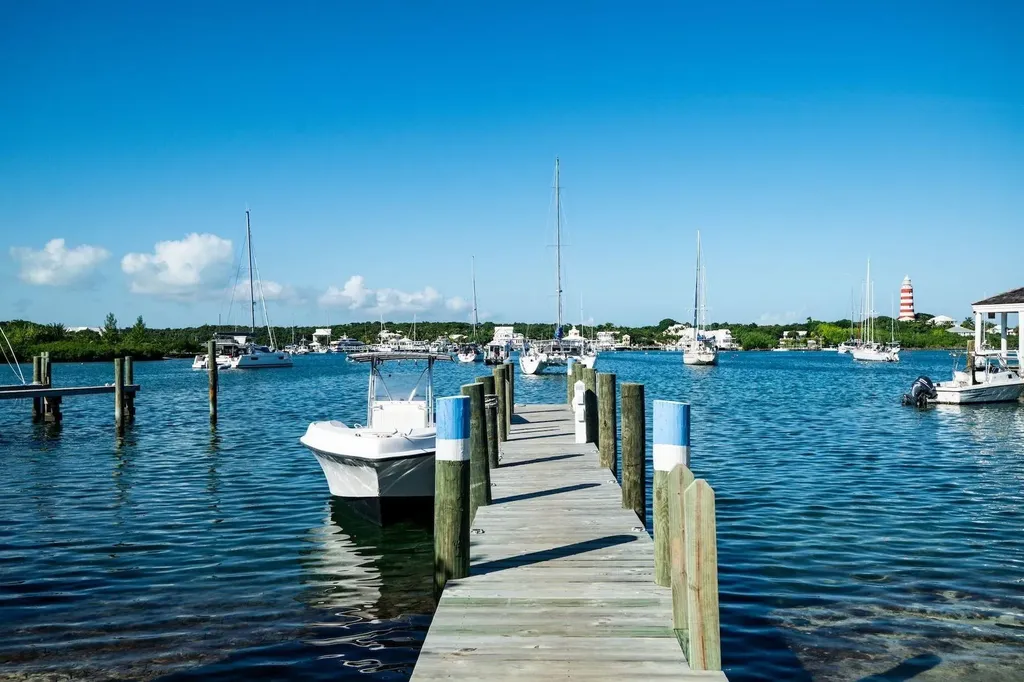 Baystreet Tellin Abaco BS