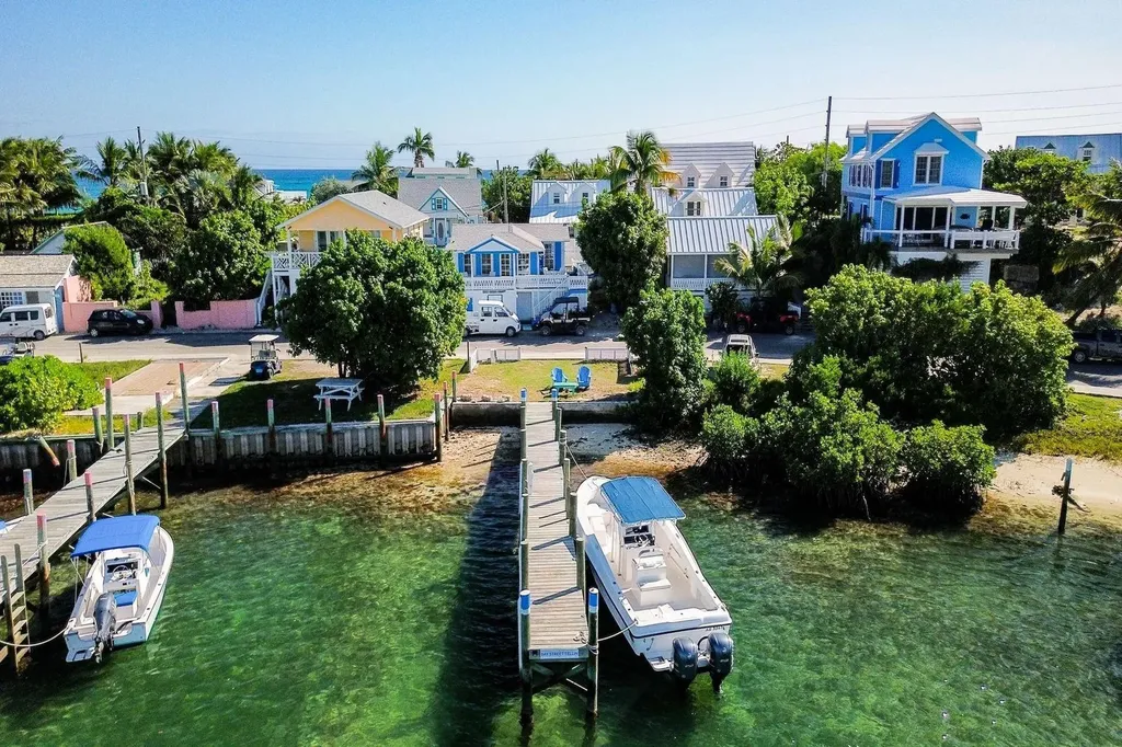 Baystreet Tellin Abaco BS