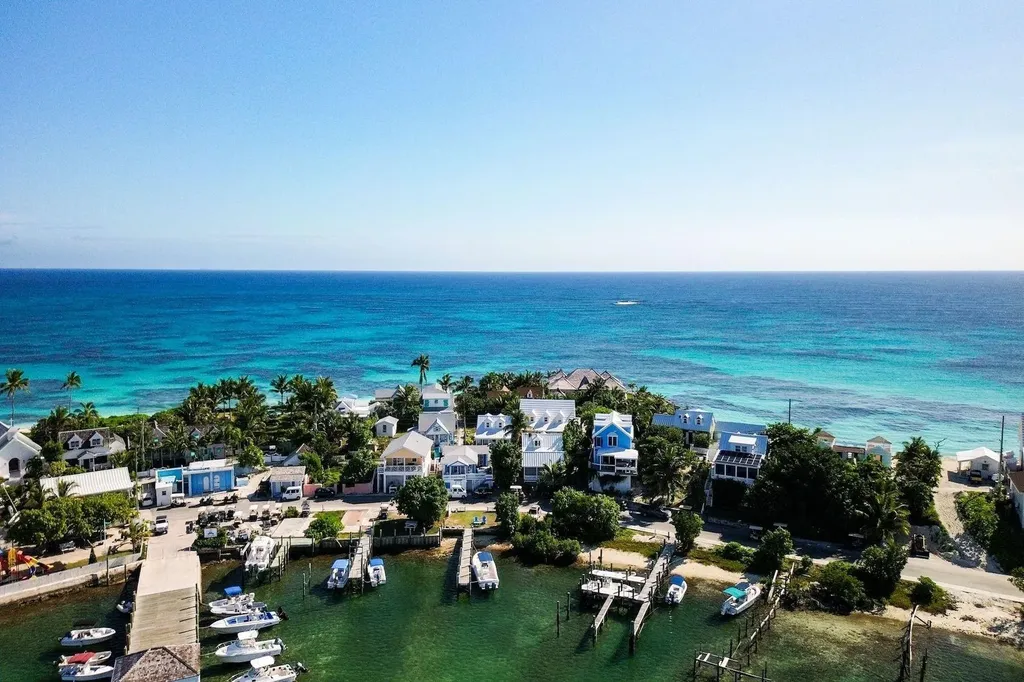 Baystreet Tellin Abaco BS