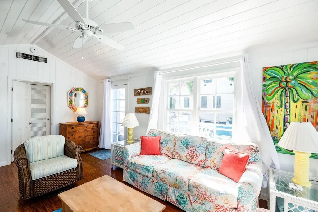 Baystreet Tellin Abaco BS