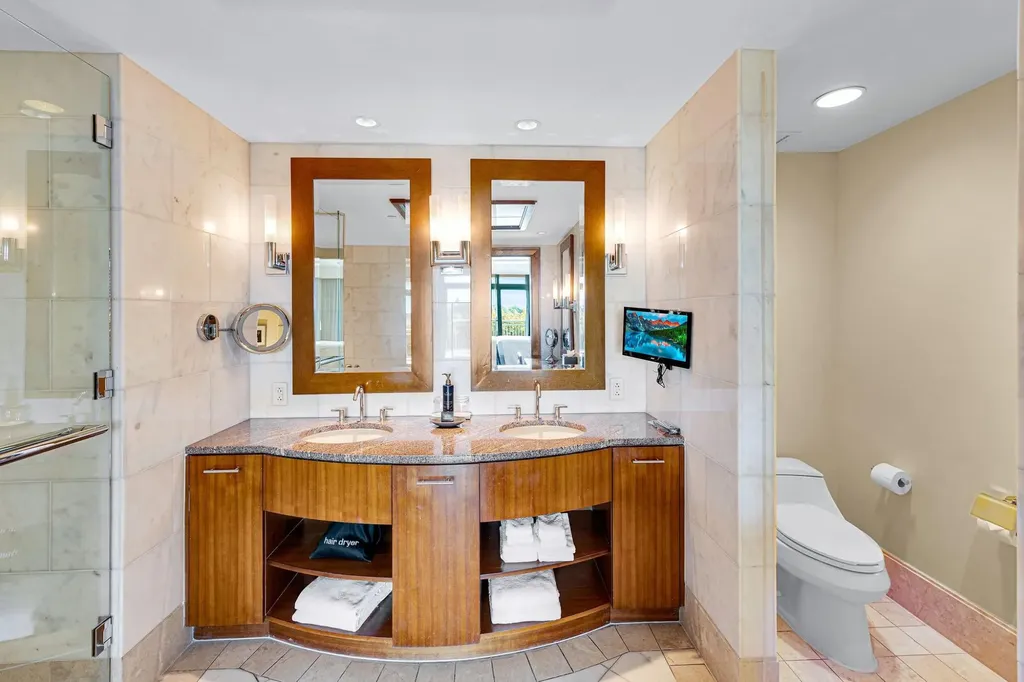 The Reef, Atlantis New Providence Paradise Island BS