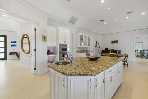 Beach Island 11b New Providence Paradise Island BS