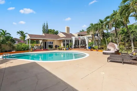 Bougainvillea Avenue 13 New Providence Paradise Island BS