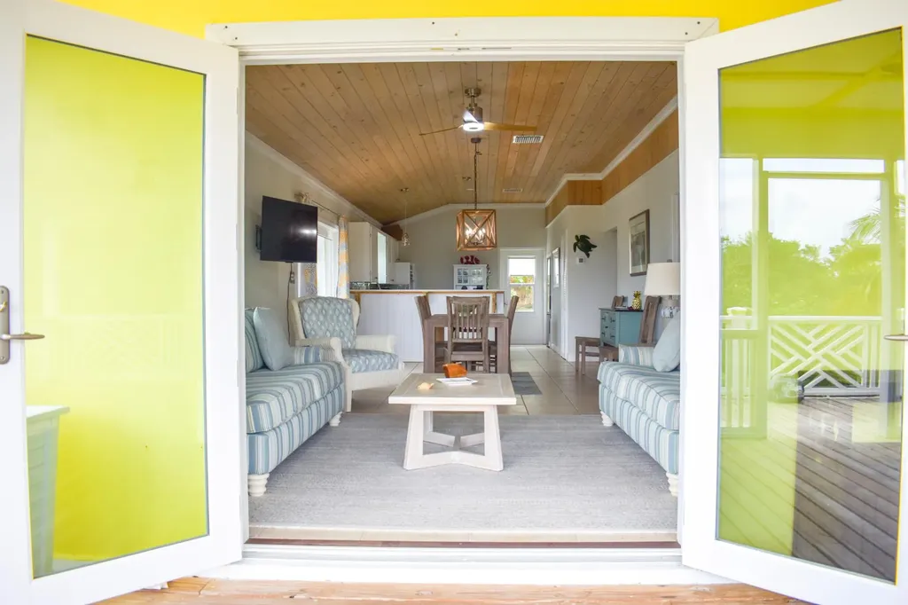 Abaco BS, Escape House