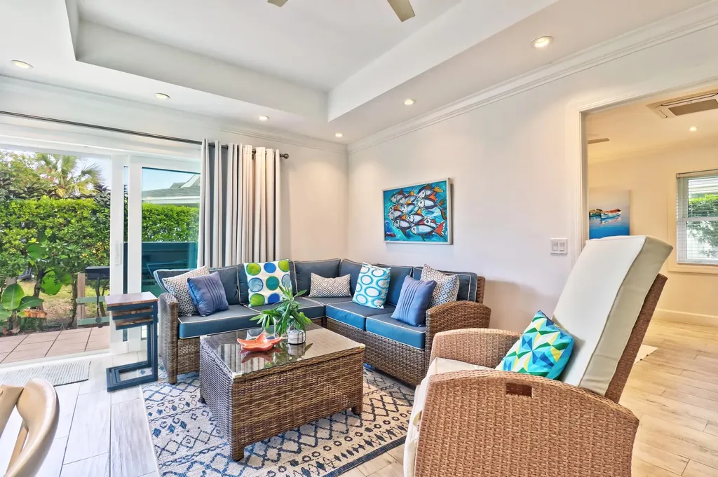 Sea Bean, Beach Villas Abaco BS