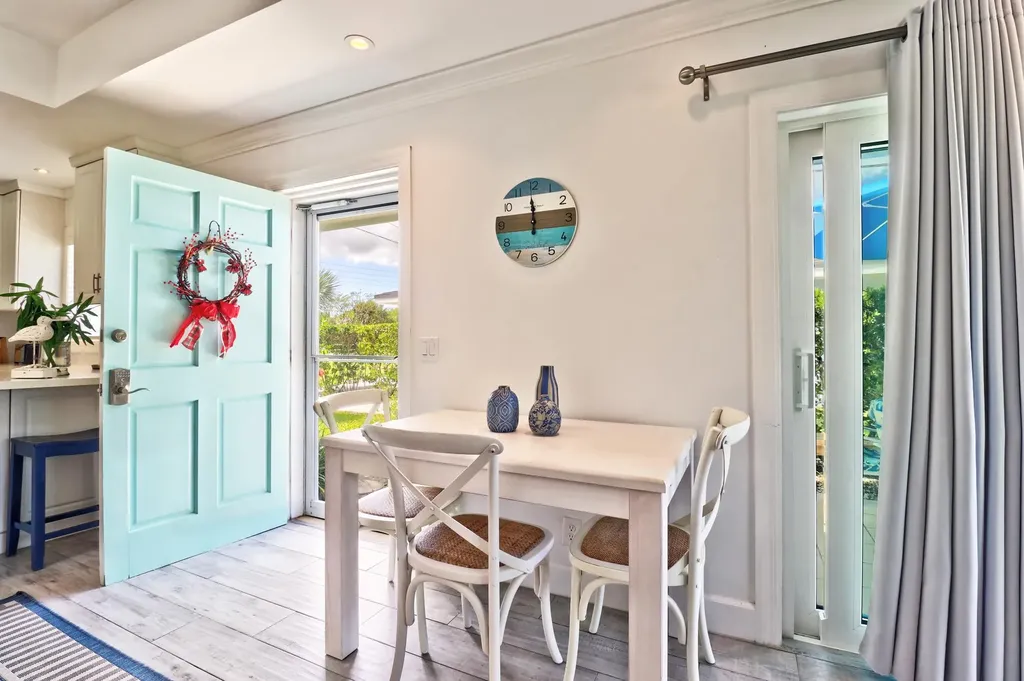 Sea Bean, Beach Villas Abaco BS