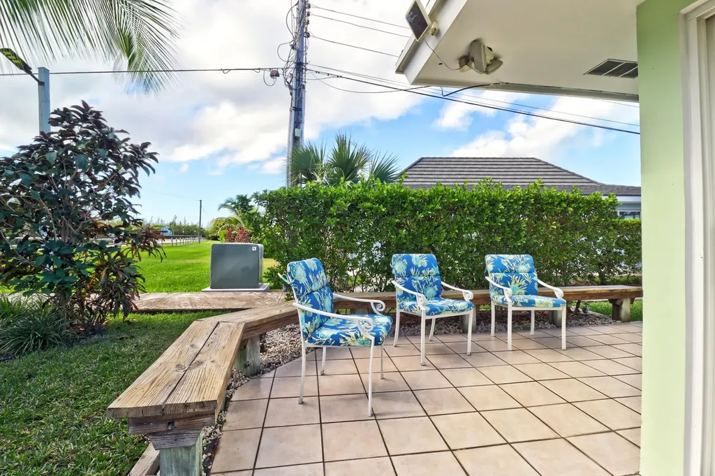 Sea Bean, Beach Villas Abaco BS