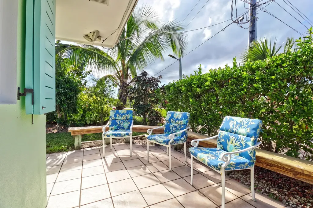 Sea Bean, Beach Villas Abaco BS