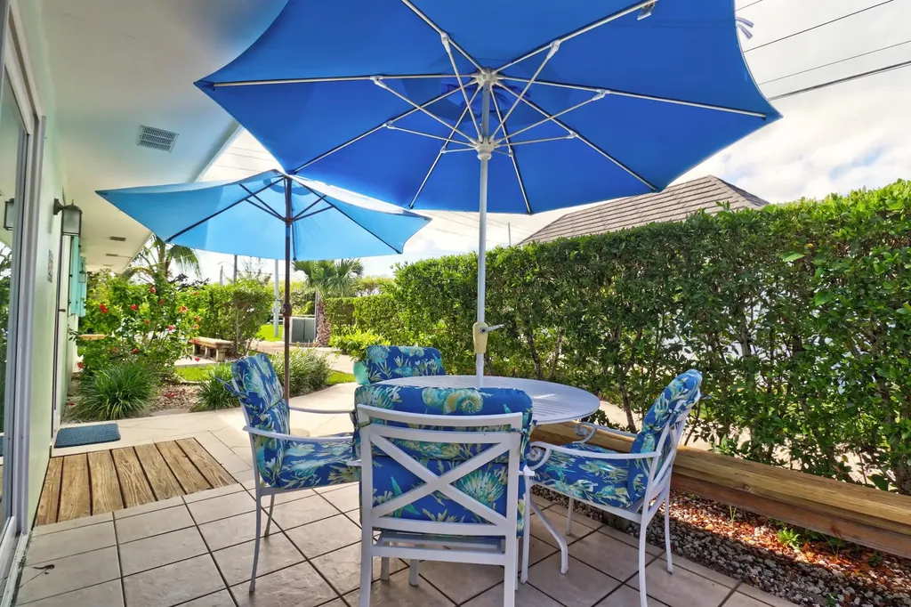 Sea Bean, Beach Villas Abaco BS