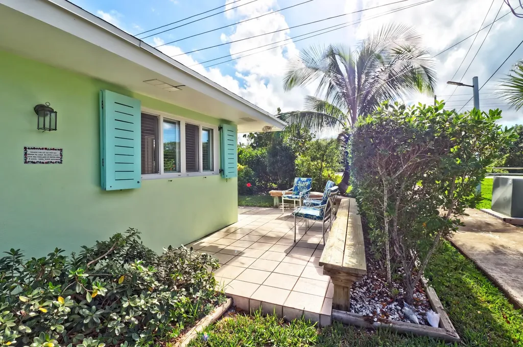 Sea Bean, Beach Villas Abaco BS