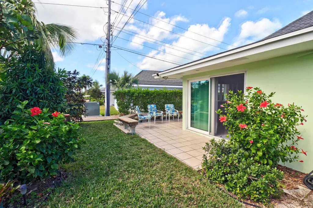 Sea Bean, Beach Villas Abaco BS