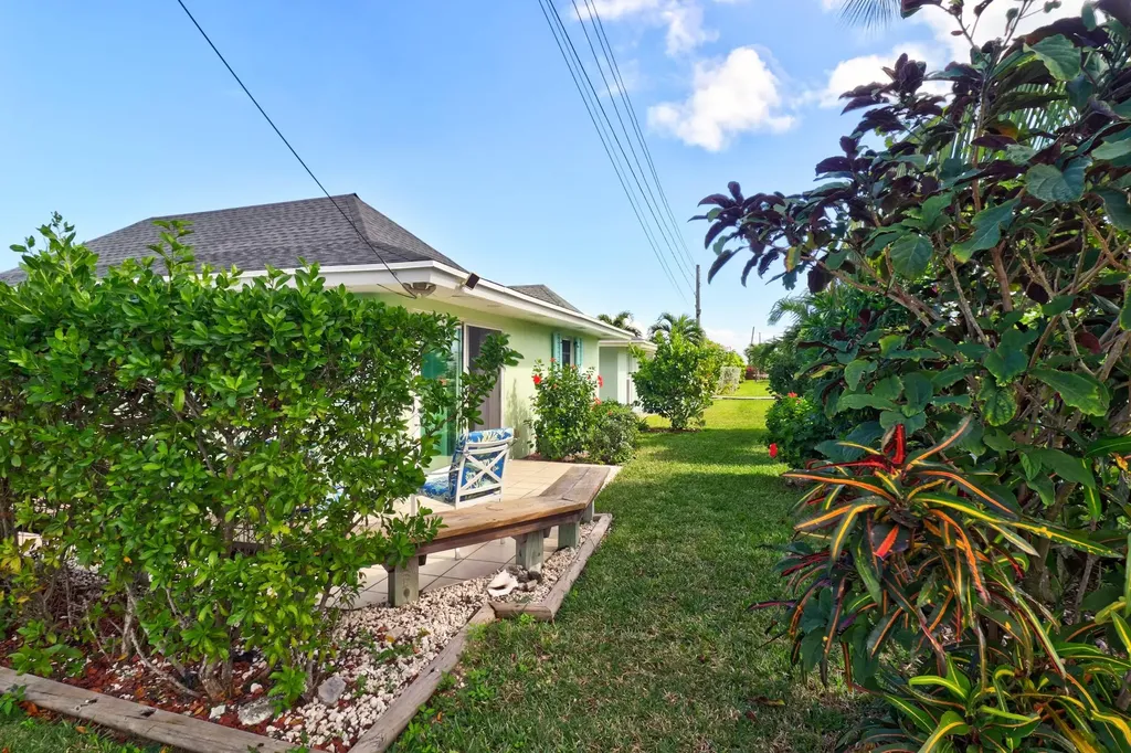 Sea Bean, Beach Villas Abaco BS