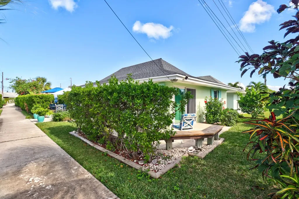 Sea Bean, Beach Villas Abaco BS