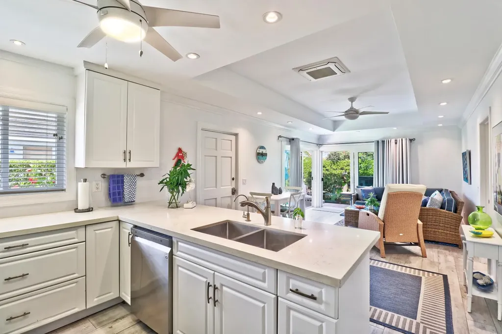 Sea Bean, Beach Villas Abaco BS