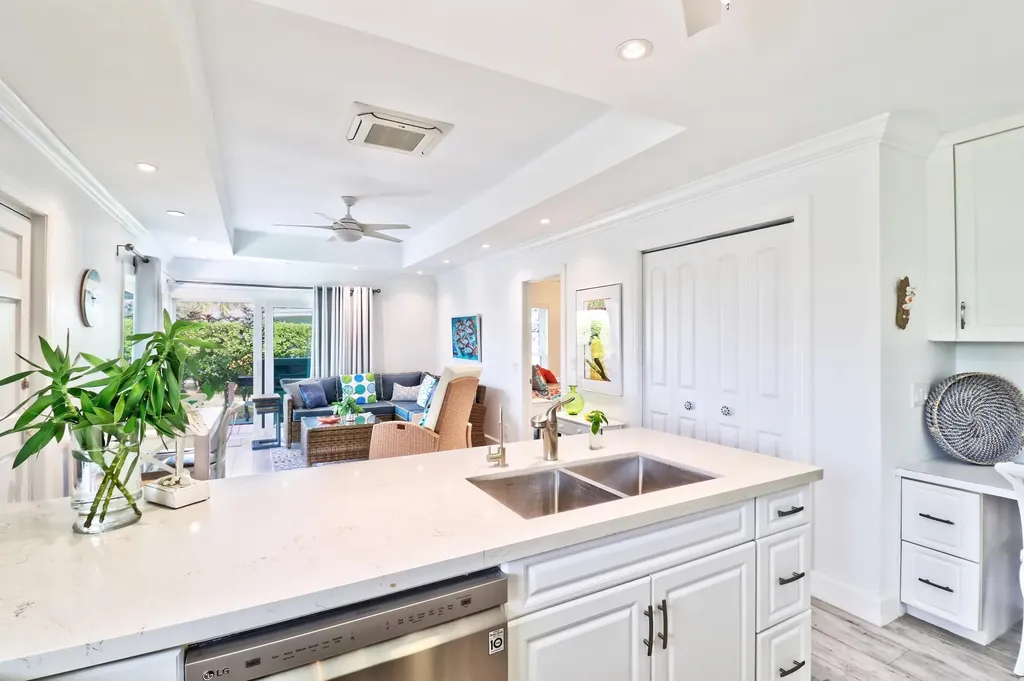 Sea Bean, Beach Villas Abaco BS