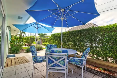 Sea Bean, Beach Villas Abaco BS