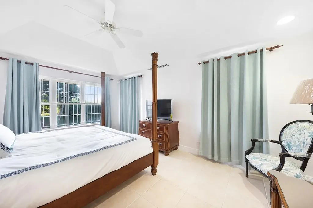 Ocean Cliff Condo New Providence Paradise Island BS