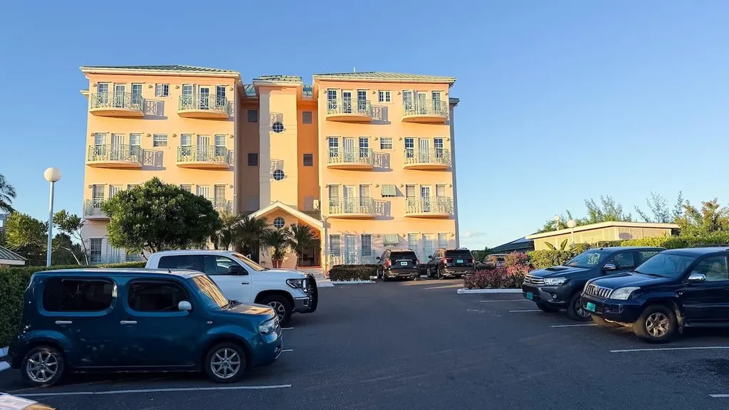 Ocean Cliff Condo New Providence Paradise Island BS