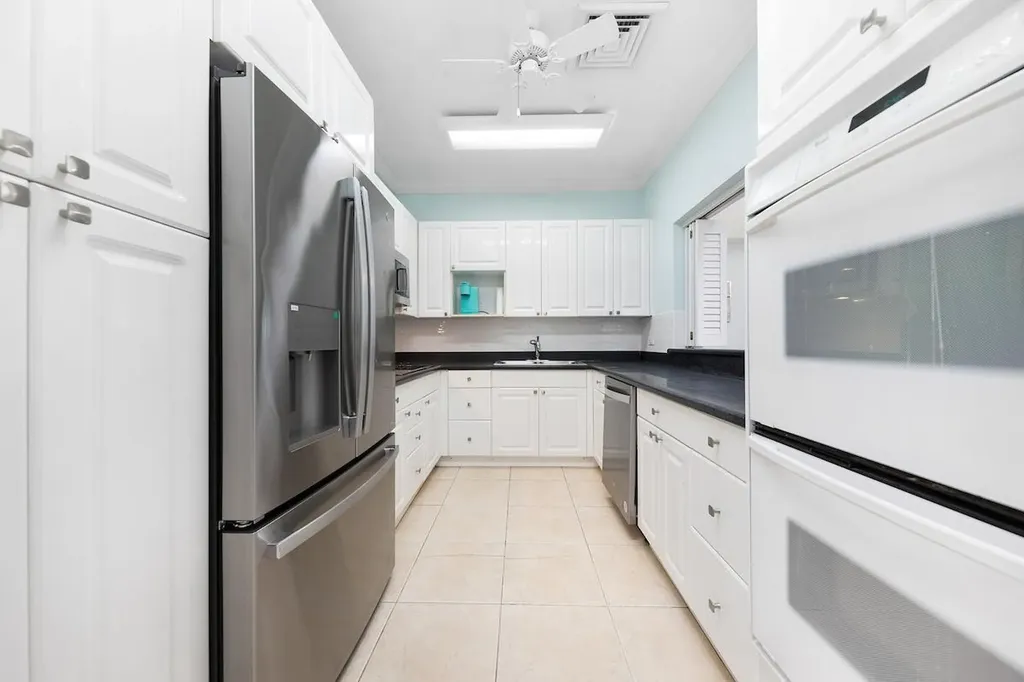 Ocean Cliff Condo New Providence Paradise Island BS