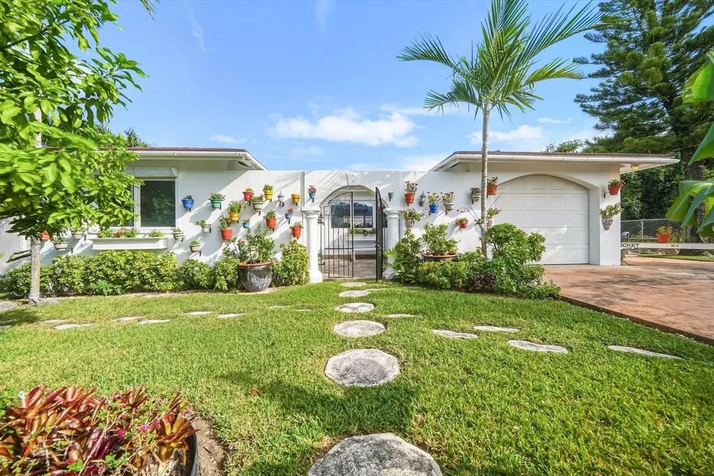 Pineseed Road 15 New Providence Paradise Island BS