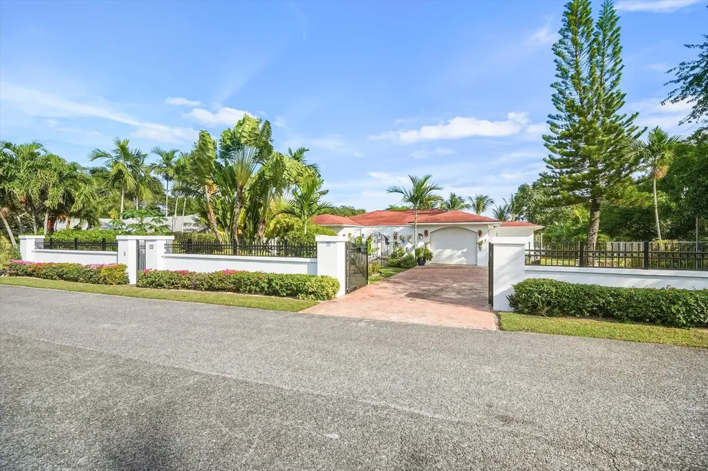 Pineseed Road 15 New Providence Paradise Island BS