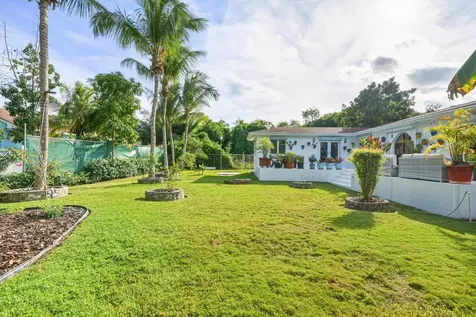 Pineseed Road 15 New Providence Paradise Island BS