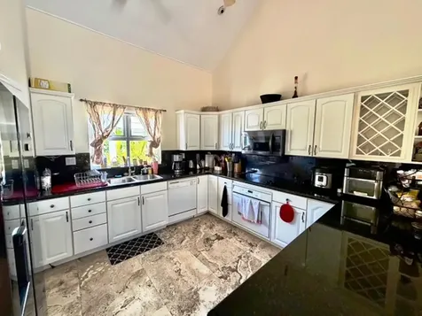 18 Shoreline Grand Bahama Freeport BS