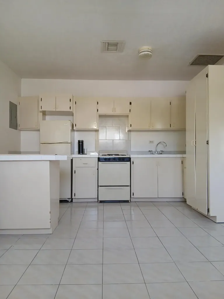 Off W Bay St, Seabeach 3 New Providence Paradise Island BS