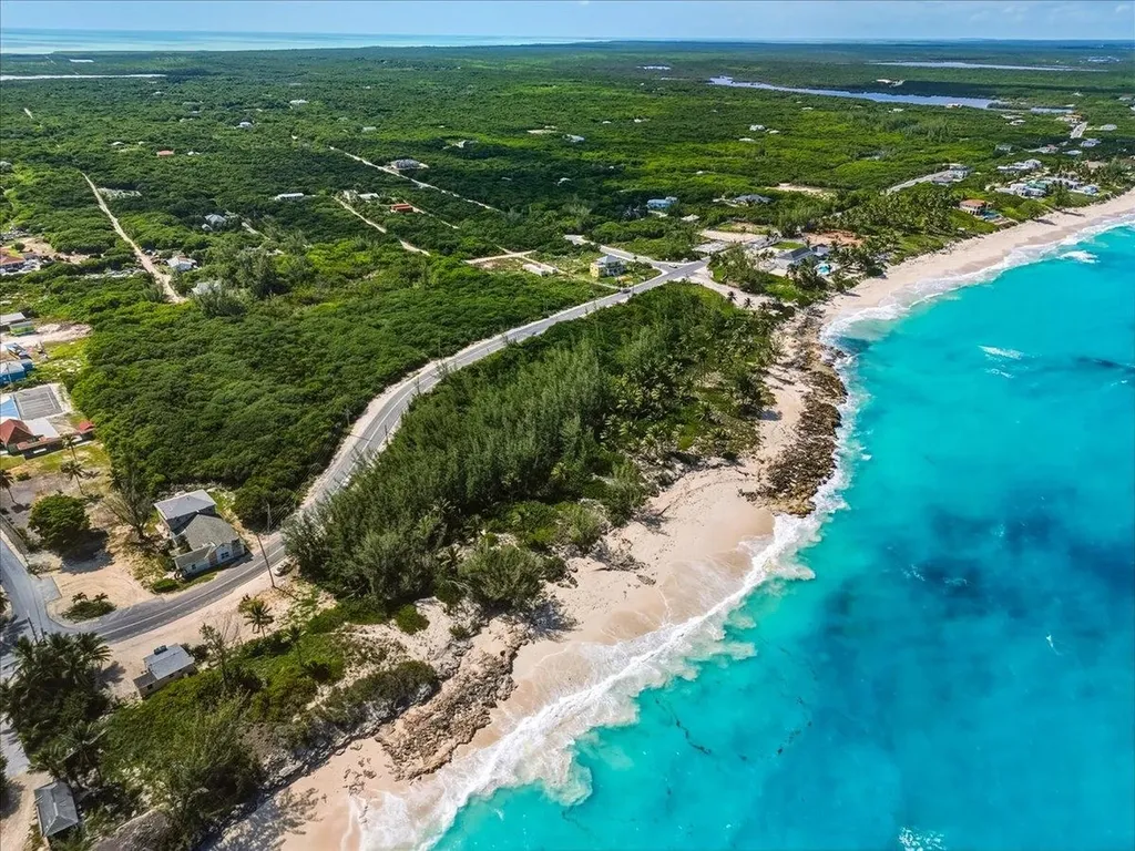 9.872 Acres Queens Highwa Exuma BS