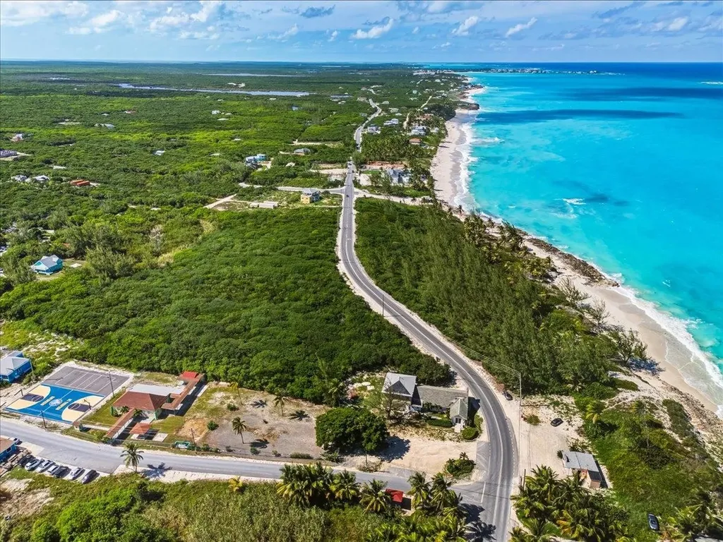9.872 Acres Queens Highwa Exuma BS