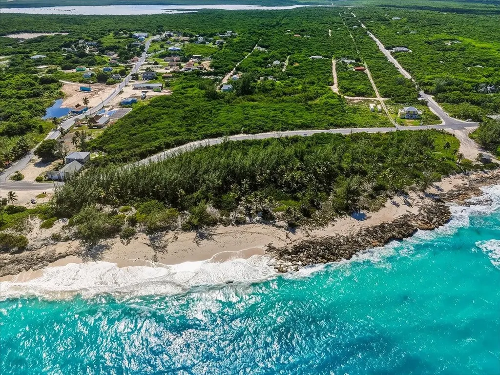 9.872 Acres Queens Highwa Exuma BS