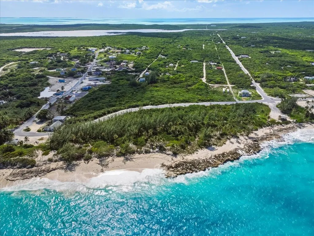 9.872 Acres Queens Highwa Exuma BS