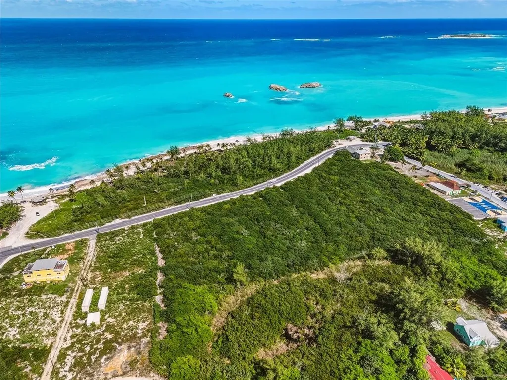 9.872 Acres Queens Highwa Exuma BS