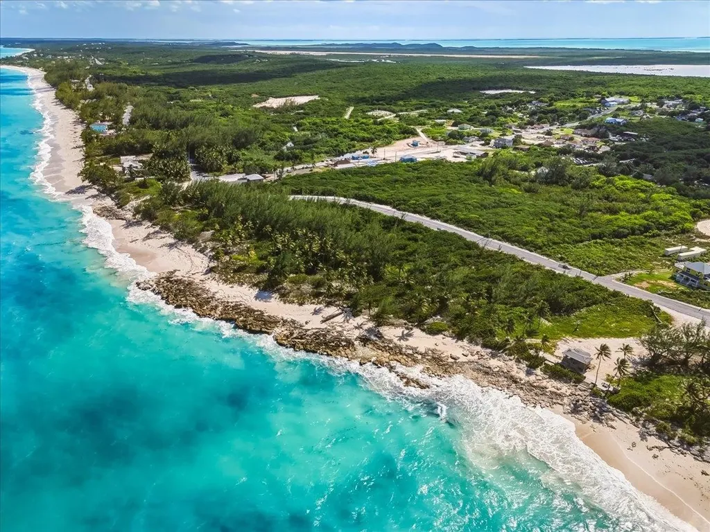 9.872 Acres Queens Highwa Exuma BS