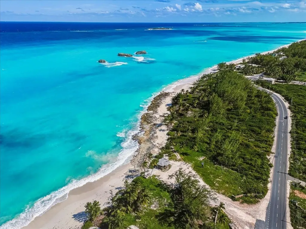 9.872 Acres Queens Highwa Exuma BS