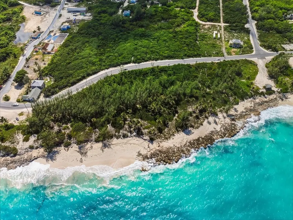9.872 Acres Queens Highwa Exuma BS