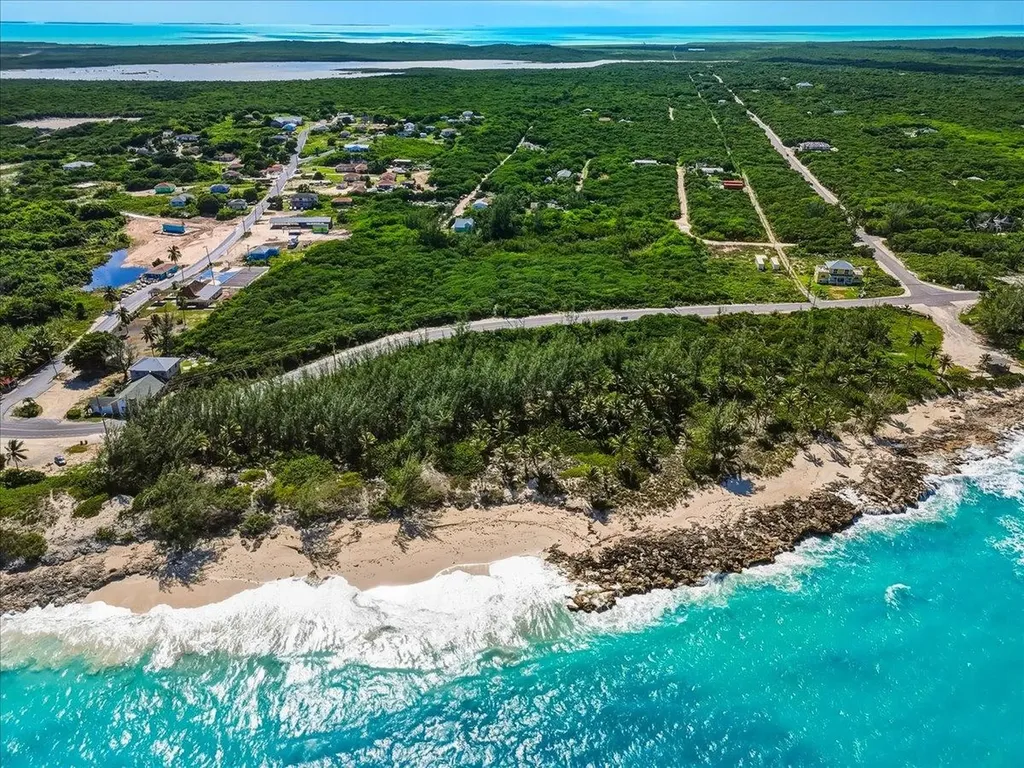 9.872 Acres Queens Highwa Exuma BS