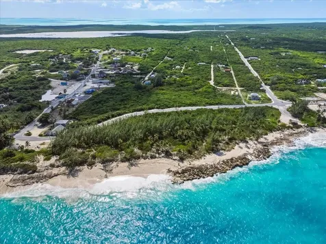 9.872 Acres Queens Highwa Exuma BS