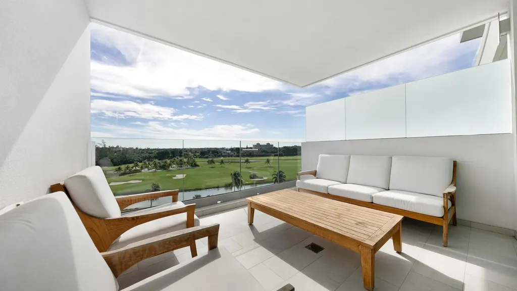 Fifth Floor Unit, Goldwyn New Providence Paradise Island BS